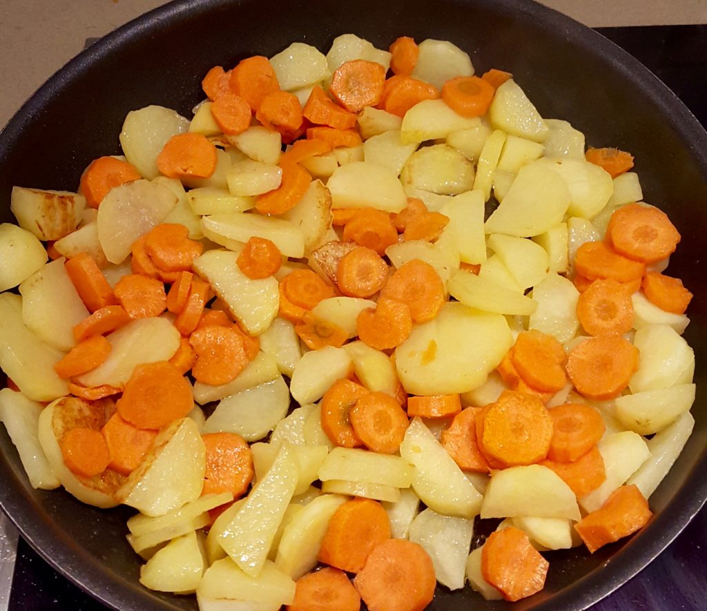 Poêlée pommes de terre / carottes - SuperPapaCuisine - Recettes faciles